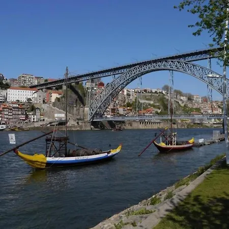 With Balcony For 4 Guests * Oporto