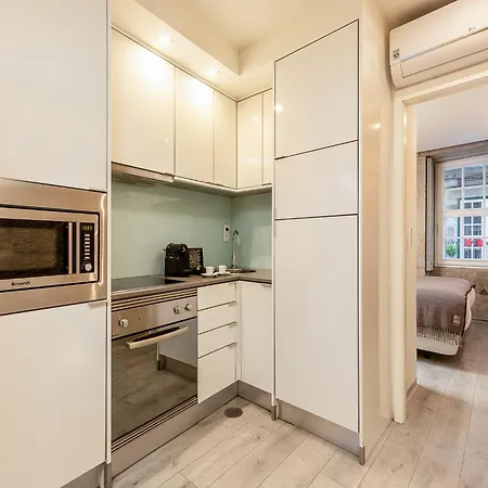 With Balcony For 4 Guests Oporto