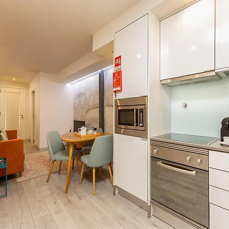 With Balcony For 4 Guests Apartamento Porto