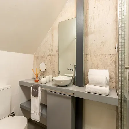 With Balcony For 4 Guests Apartmán