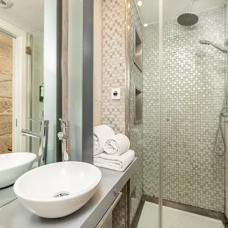 With Balcony For 4 Guests Apartmán