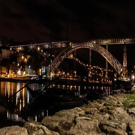 With Balcony For 4 Guests Porto