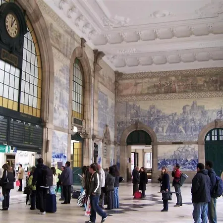 With Balcony For 4 Guests 波尔图