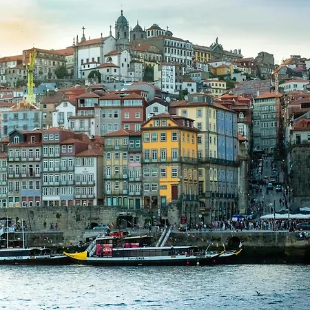 With Balcony For 4 Guests * Porto
