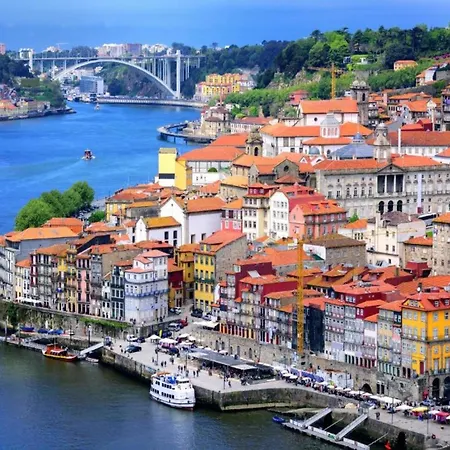 With Balcony For 4 Guests * Porto